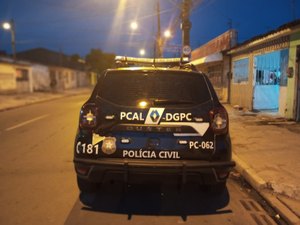 Caixa de supermercado é presa em flagrante por crime de estelionato