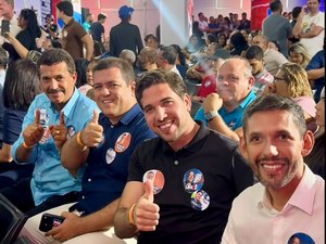 Marlan Ferreira lidera comitiva de Limoeiro de Anadia em convenção do União Progressistas