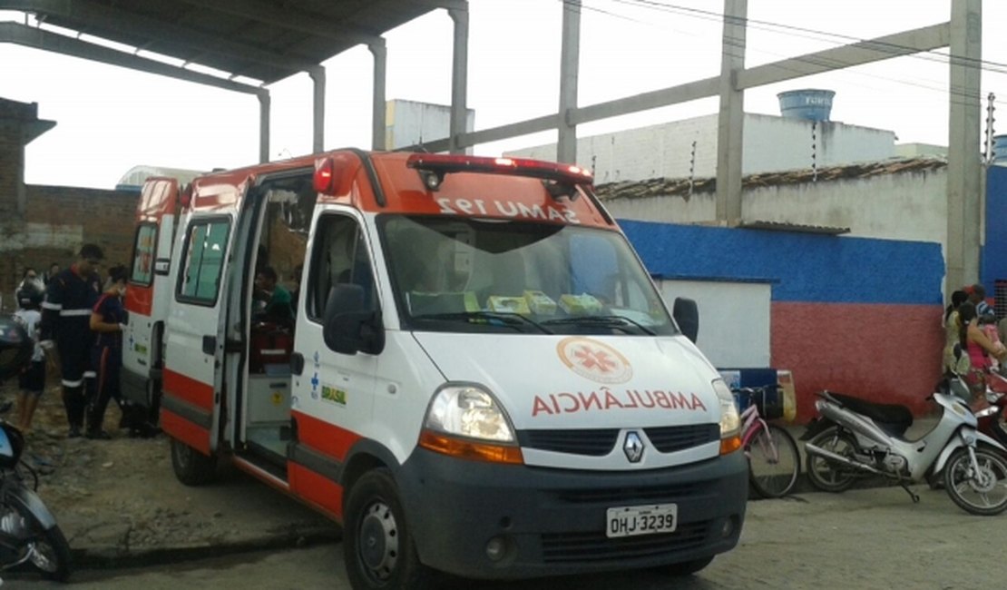 Trabalhador fica ferido após cair de uma altura de 9 metros de telhado