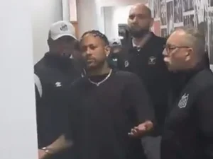 'Vacilão': veja o momento que Neymar é xingado por jornalista