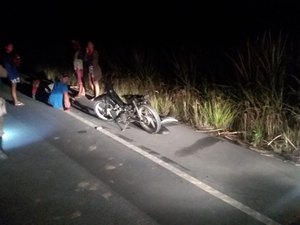 Homem morre atropelado enquanto consertava moto na AL-420