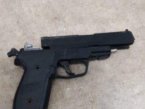Homem é preso com arma de fogo em Maceió 