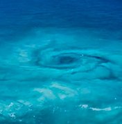Fotógrafa flagra 'redemoinho' gigante e perigoso no mar da Austrália