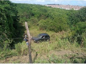 Condutor perde controle e veículo capota na AL - 115, em Arapiraca