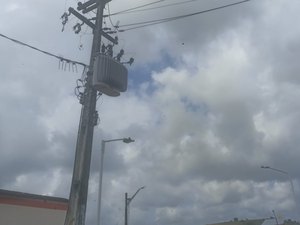 Poste de luz elétrica estoura e deixa moradores de Porto Calvo sem energia