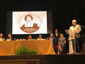 Prefeito Sérgio Lira recebe Prêmio Selma Brito
