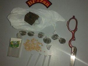 Operação Sossego apreende drogas e arma branca na Rua Fechada