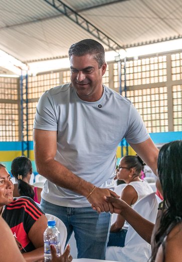 Prefeito de Maragogi antecipa salário dos garis e promove confraternização com sorteio de prêmios