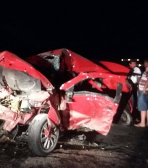 Morre terceira vítima de acidente entre quatro veículos na BR-104, em Murici