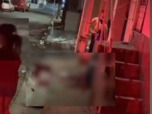 Homem é executado com 20 disparos em frente à casa da namorada em Arapiraca