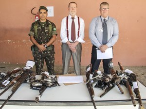 Corregedor entrega mais 250 armas de fogo ao Exército