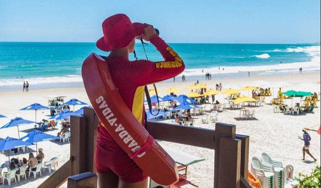 Duas pessoas se afogam na Praia da Sereia e são resgatadas pelos bombeiros