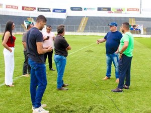 Equipe de esporte avalia manutenção do Estádio Municipal de Arapiraca