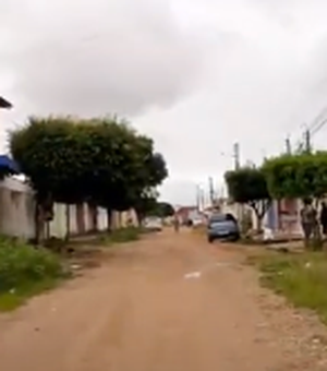 [Vídeo] Moradores denunciam abandono de obra de calçamento em Arapiraca