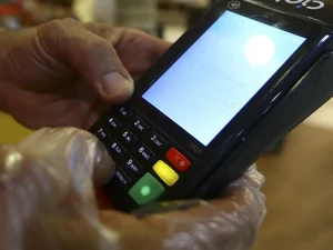 BC: bandeira de cartão terá de pagar transações em caso de falhas