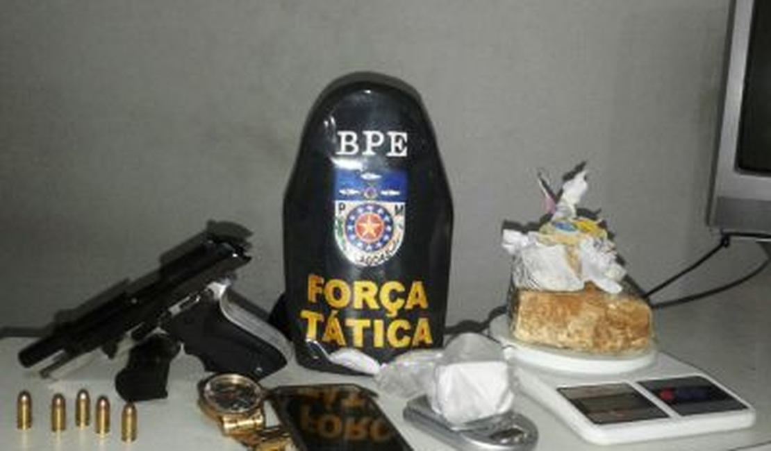 Jovens são presos com pistola, crack e cocaína no Jacintinho 