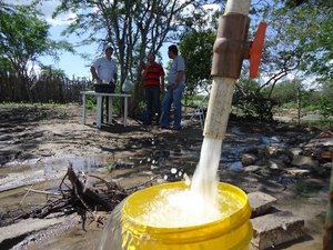 Estado entrega 600 cisternas, em Inhapi, nesta quarta-feira
