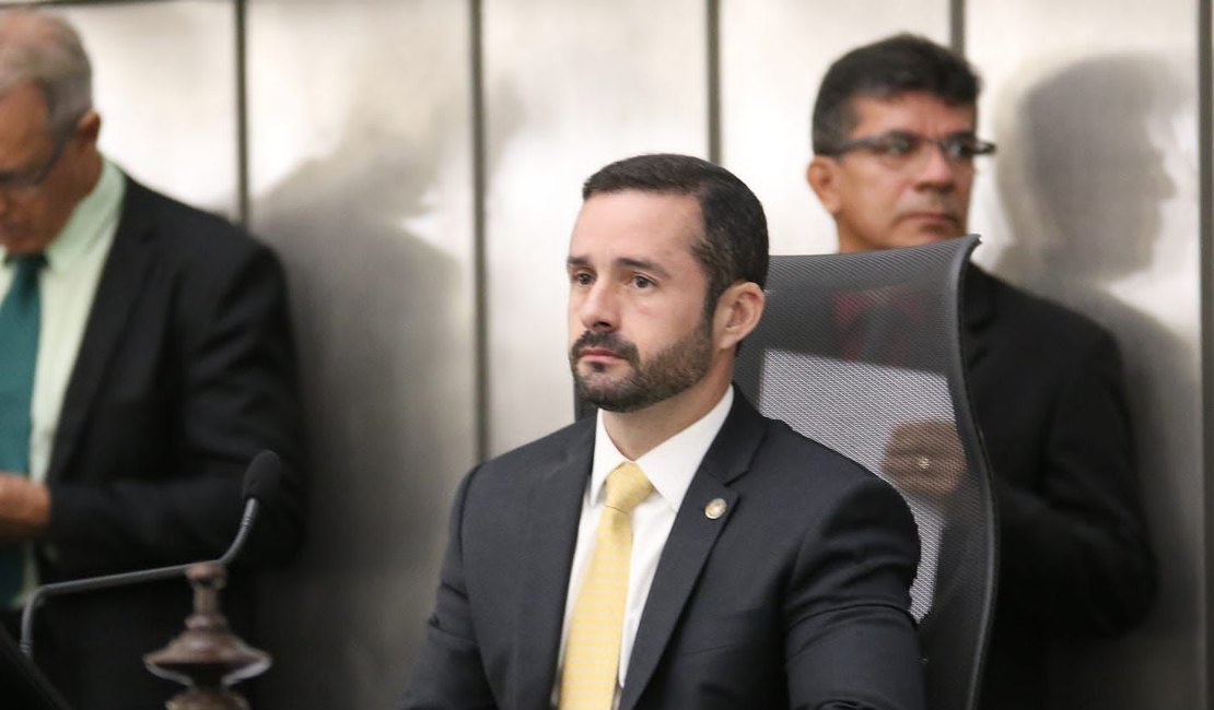 Bruno Toledo é recompensado com presidência da CCJ após defender eleição de Paulo Dantas