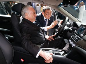 Temer assina decreto que regulamenta novo regime automotivo
