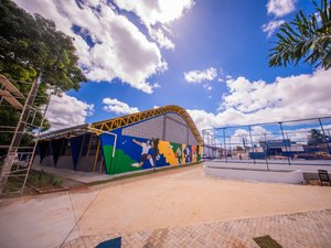 Prefeito de Arapiraca entrega  reforma da praça Paineiras e de ginásio poliesportivo