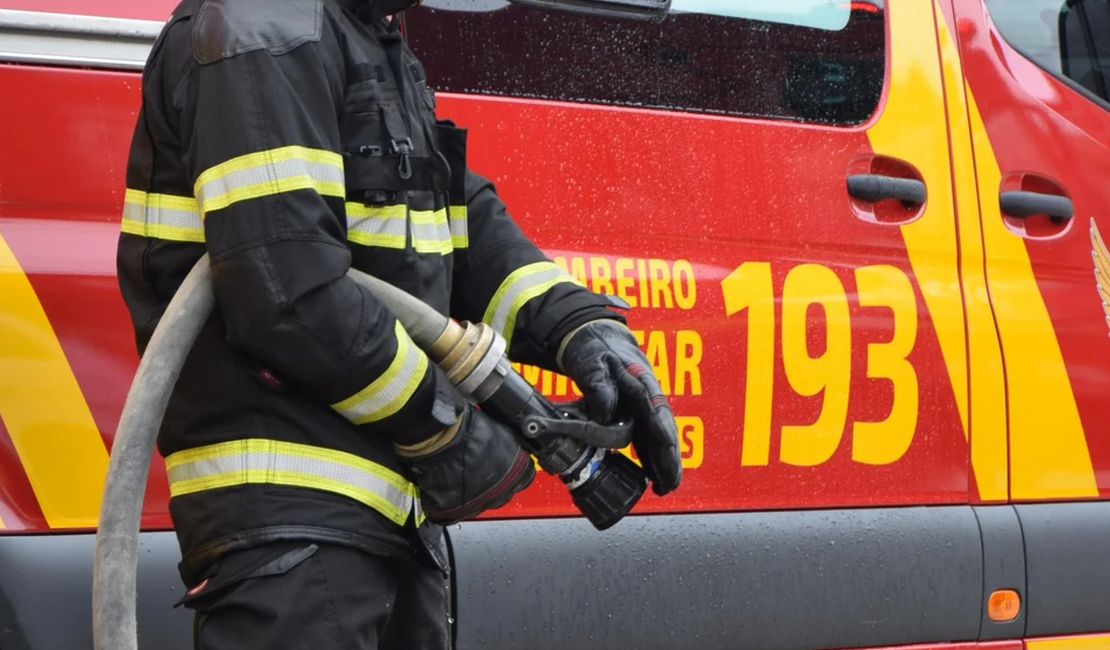 Incêndio atinge residência em condomínio fechado na Barra de São Miguel