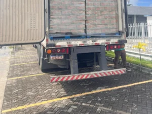 Caminhoneiro é rendido, mantido em cativeiro e carga milionária de café é roubada no interior de AL