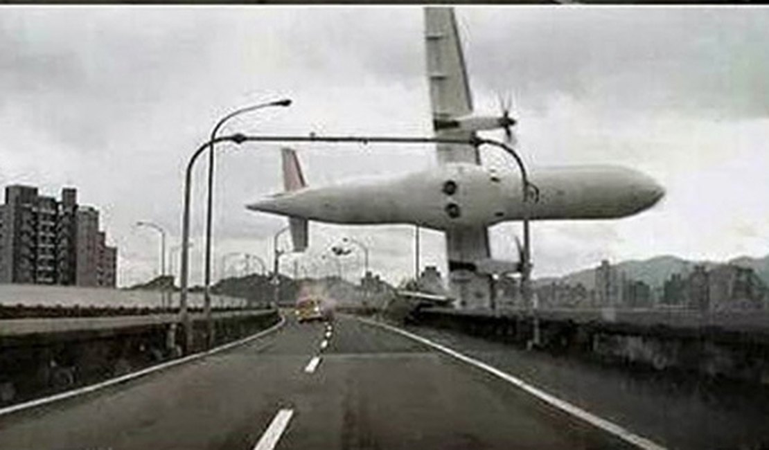 Piloto desligou motor que funcionava antes de avião cair em Taiwan
