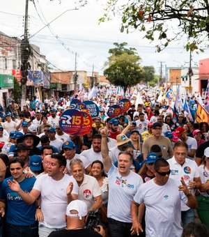 Renan Filho reúne mais de 7 mil pessoas em caminhada no Benedito Bentes