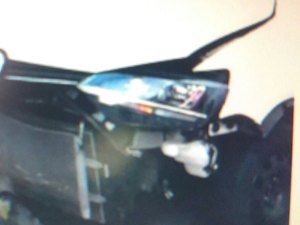 Casal se envolve em colisão e abandona veículo com queixa de roubo após acidente