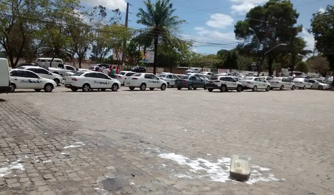 Taxistas realizam novo protesto contra o Uber em Maceió