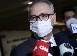 Renan pede banimento de Bolsonaro de redes e 8 novos indiciamentos