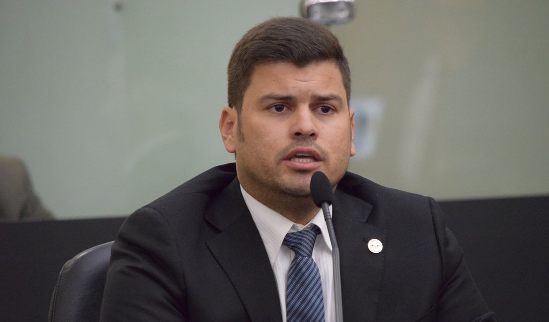 Fora da eleição, Jairzinho Lira cede bases eleitorais para Marcelo Victor