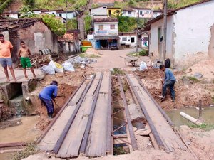 Ponte da Travessa Marquês de Abrantes passa por obras, em Bebedouro