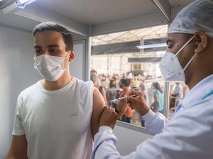 Veja quem pode se vacinar contra a Covid-19 em Maceió neste sábado (21)