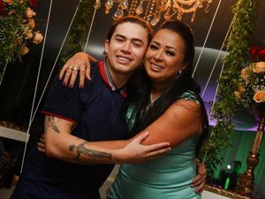Em tratamento da depressão, Whindersson se refugia com a família no Piauí