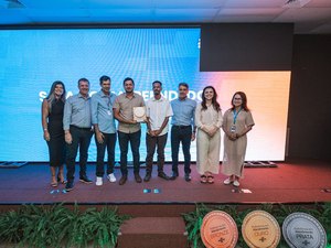 Durante cerimônia de premiação, Girau do Ponciano recebe Selo Ouro de Referência em Atendimento do Sebrae Alagoas