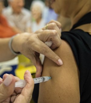 Baixa vacinação de idosos acende alerta para casos de gripe
