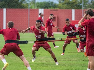 CRB realiza atividade no CT Ninho do Galo e embarca para o Mato Grosso