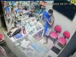 [Vídeo] Furto a loja de eletrônicos em Palmeira é gravado por câmeras de segurança