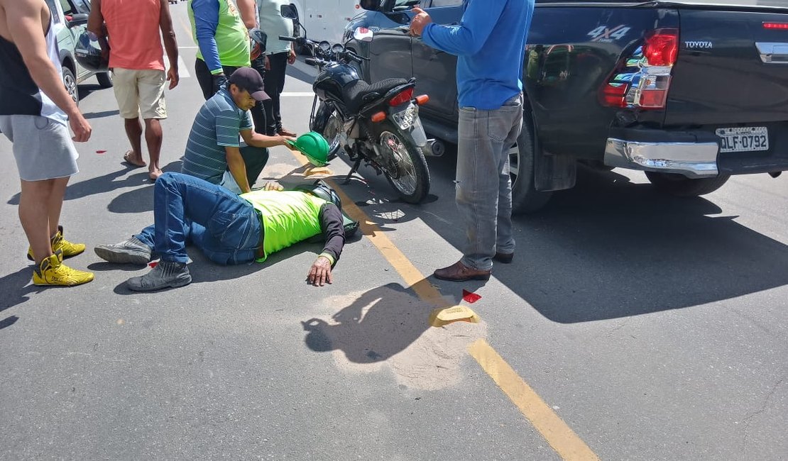 [Vídeo] Mototaxista fica ferido após colisão na rua Marechal, em Arapiraca 