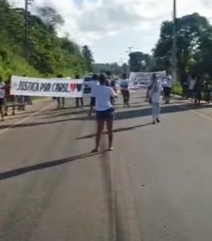 Moradores de paripueira fecham avenida em protesto a vítima de atropelamento