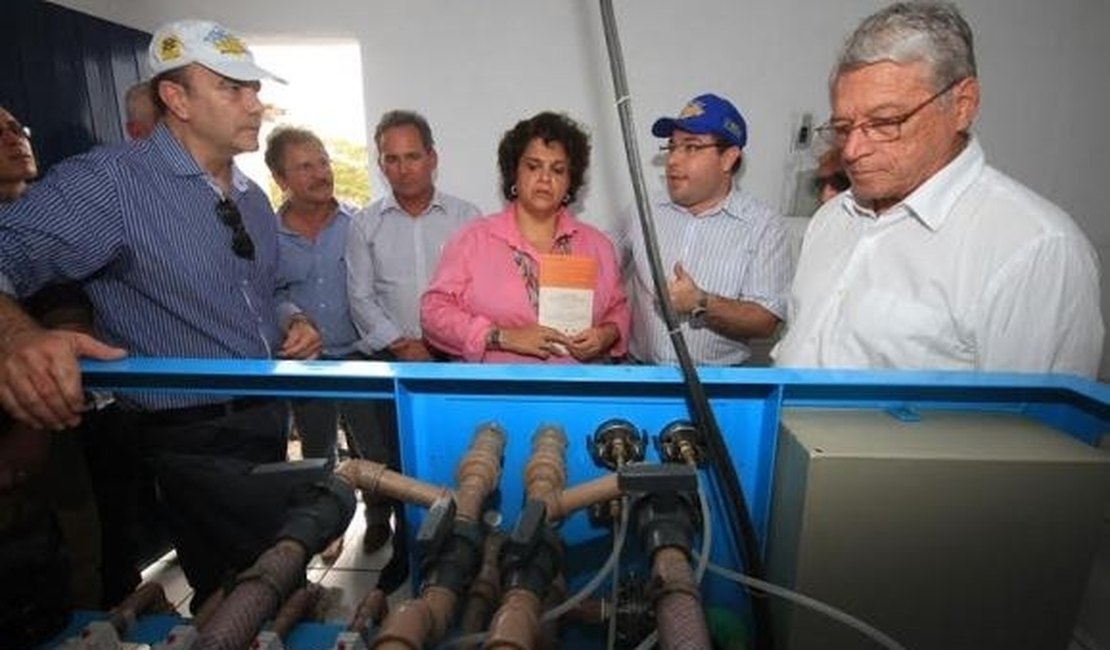 Governador entrega dessalinizadores no sertão