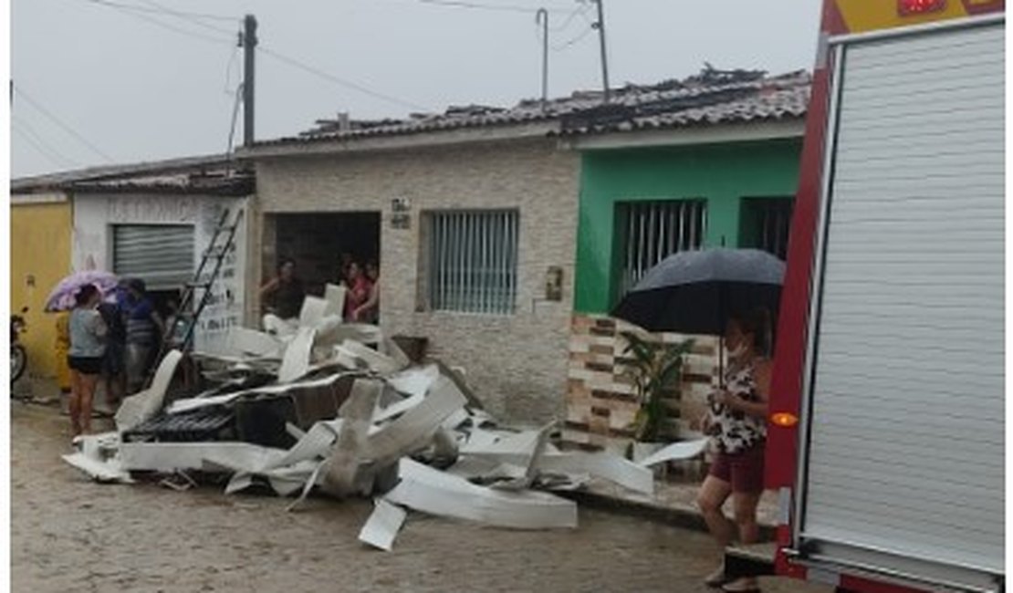 [Vídeo] Incêndio destrói cômodo de residência em São Sebastião