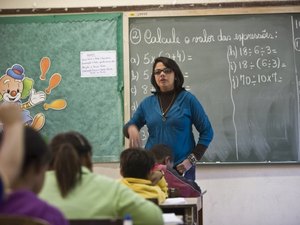 AL supera a média nacional no acompanhamento da frequência escolar