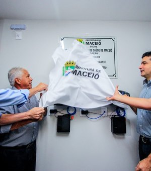 Rui Palmeira entrega obras de reforma da Secretaria de Saúde