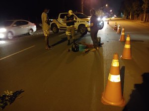 Motorista de carro foge sem prestar socorro após colidir contra motociclista