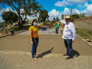 Conjunto Vila Rica: Gilberto Gonçalves fiscaliza obras de drenagem em Rio Largo