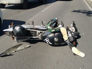 Colisão entre táxi e motocicleta deixa vítima fatal