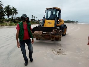 Mais 16 fardos de látex são encontrados em prais de Coruripe