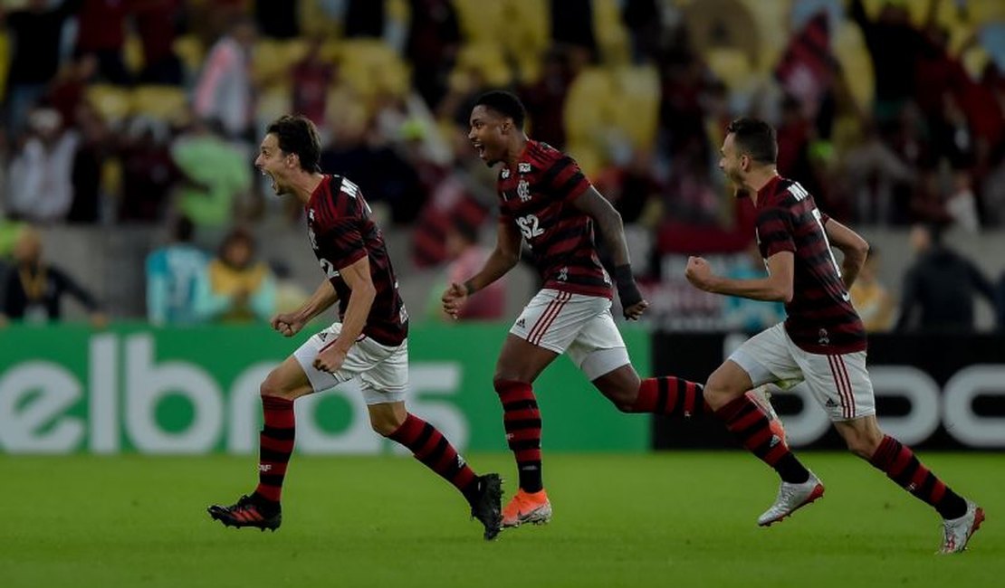 Flamengo vence o Corinthians novamente e avança na Copa do Brasil